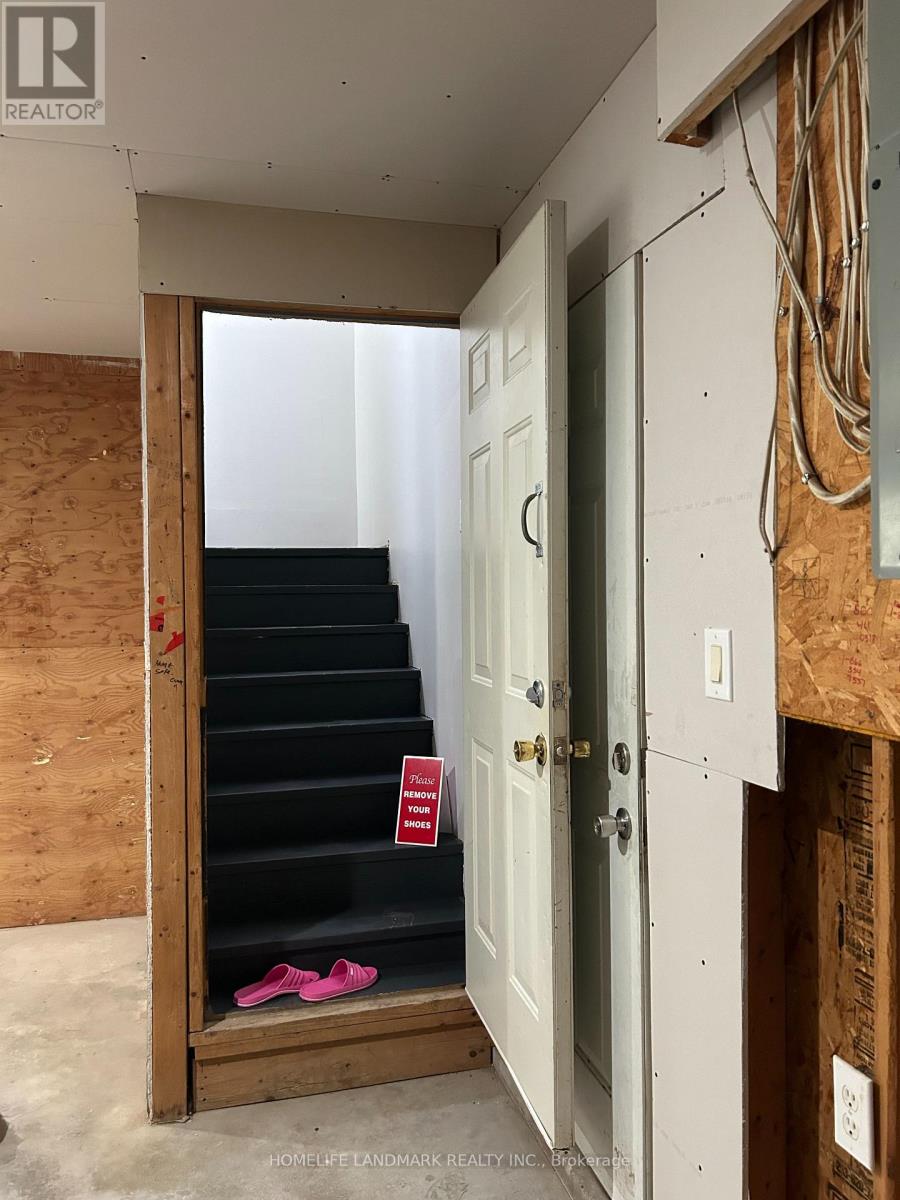 9a Metro Road S, Georgina, Ontario L4P 1V7 - Photo 2 - N13886360
