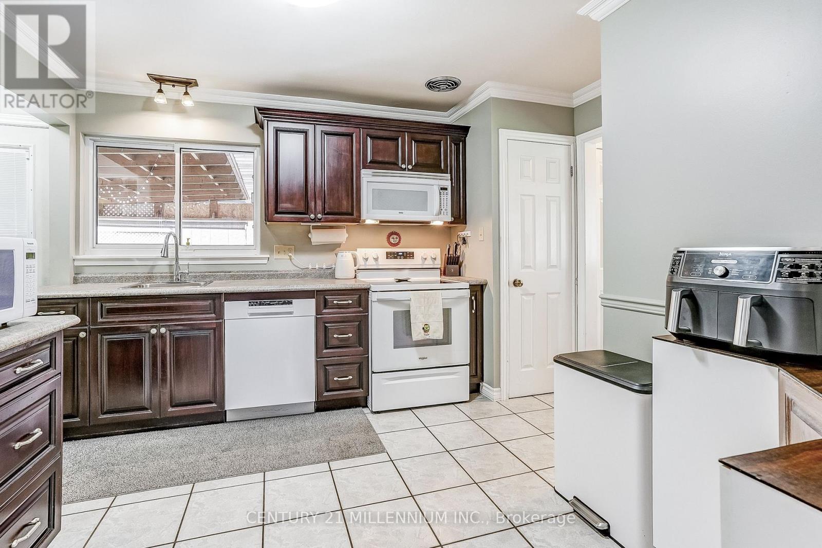 72 Glebe Crescent, Brampton, Ontario  L6S 1G1 - Photo 13 - W13886484