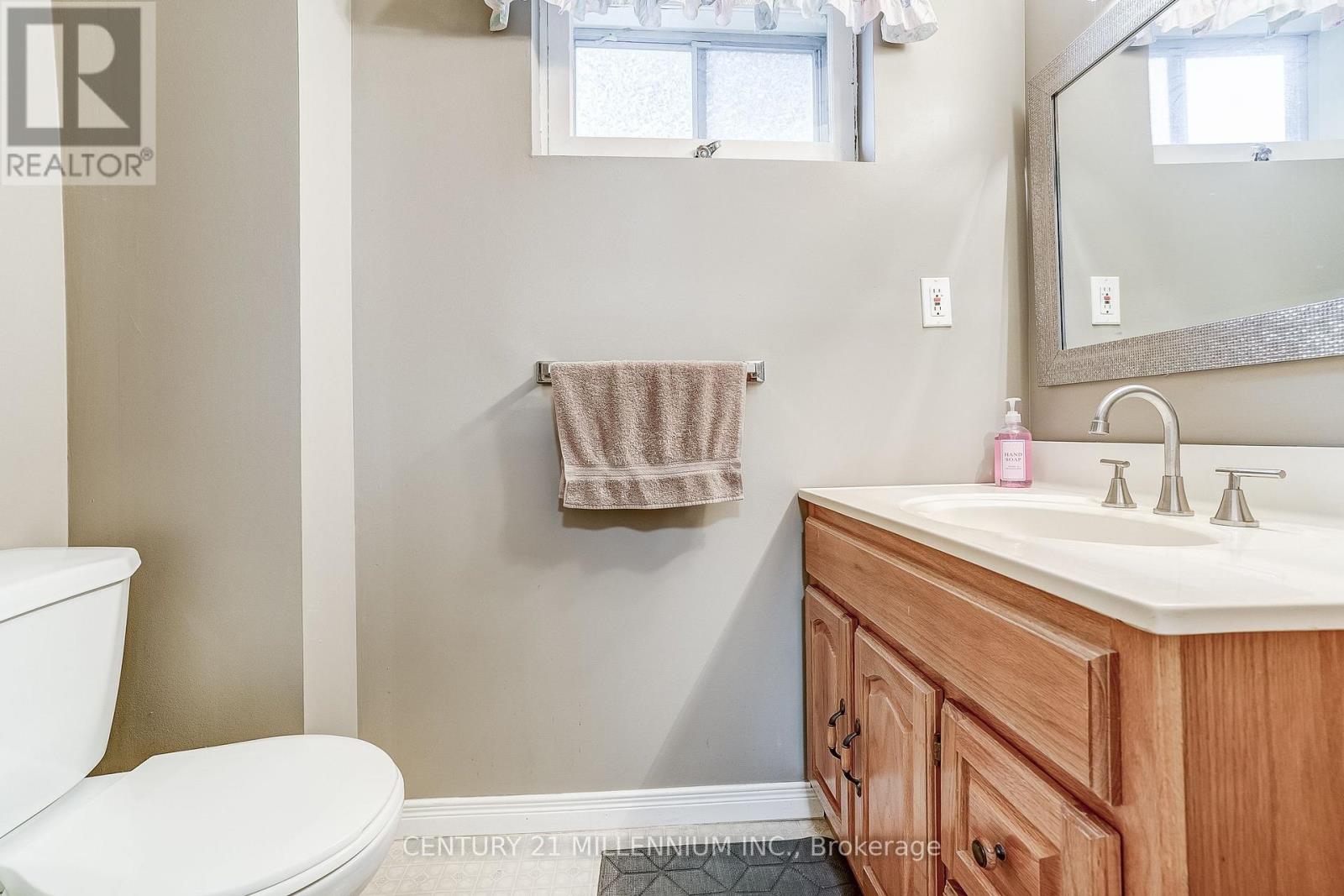 72 Glebe Crescent, Brampton, Ontario  L6S 1G1 - Photo 32 - W13886484