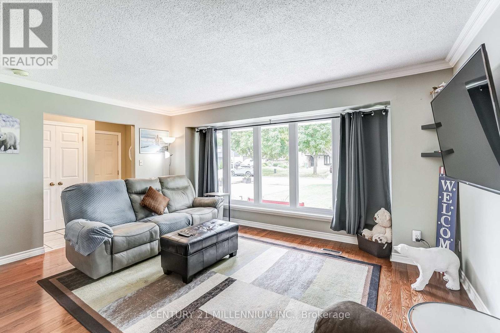 72 Glebe Crescent, Brampton, Ontario  L6S 1G1 - Photo 9 - W13886484