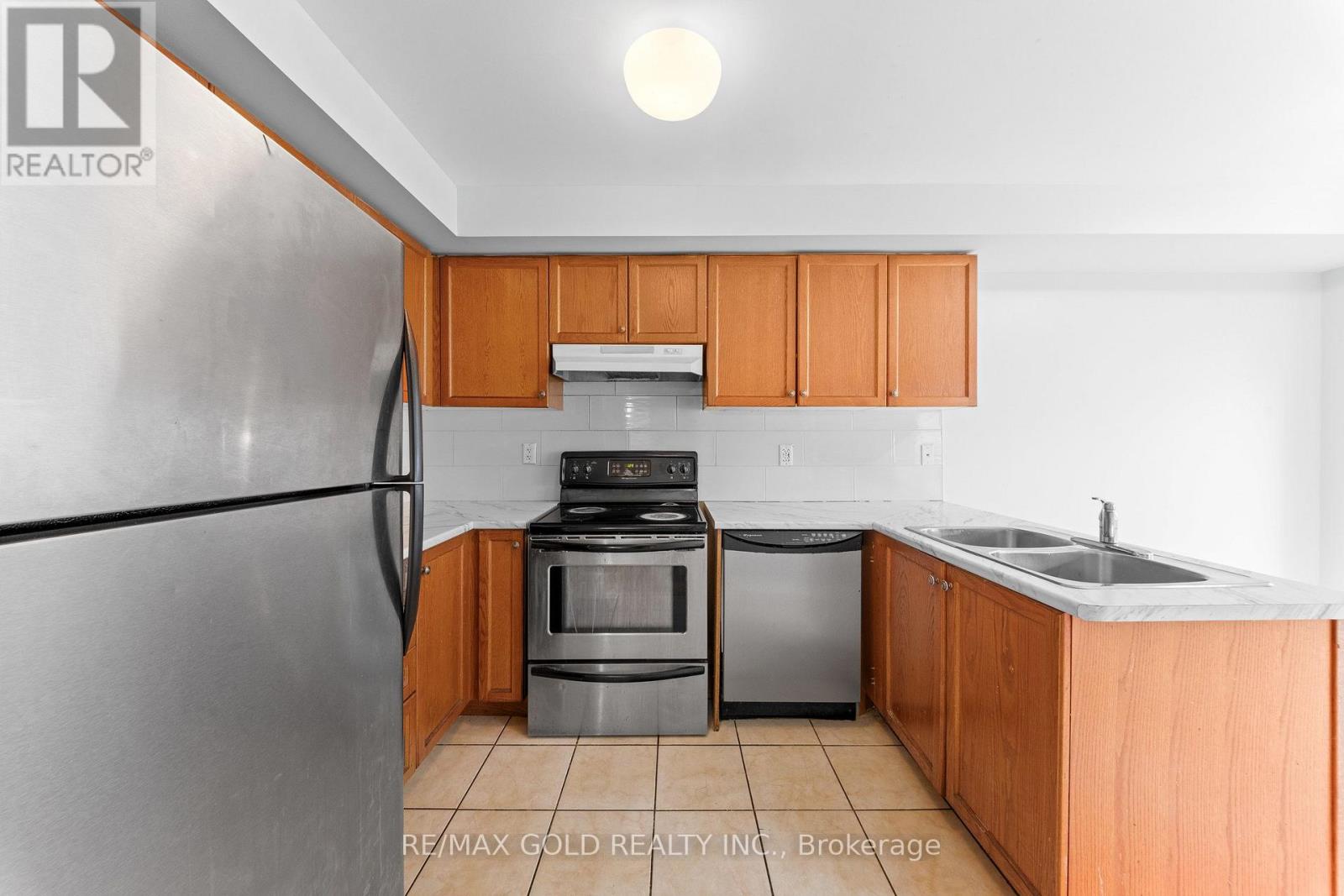 7 Frostbite Lane, Brampton, Ontario  L6R 3L6 - Photo 12 - W13886494