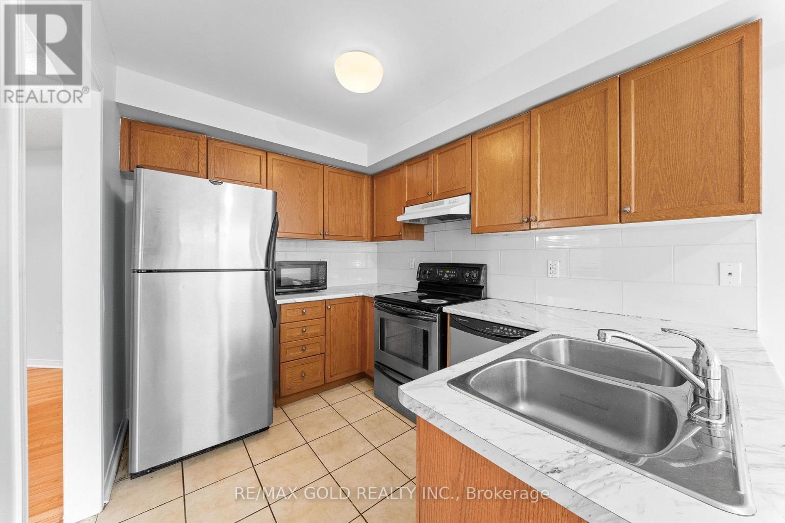 7 Frostbite Lane, Brampton, Ontario  L6R 3L6 - Photo 15 - W13886494