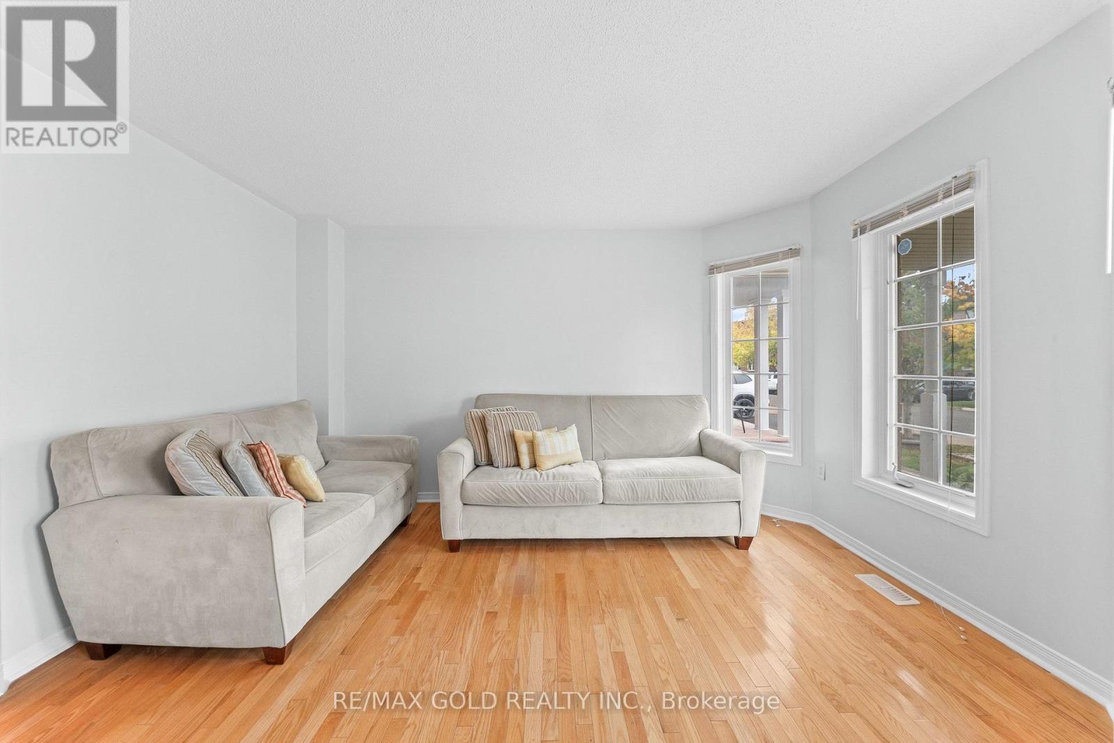 7 Frostbite Lane, Brampton, Ontario  L6R 3L6 - Photo 2 - W13886494