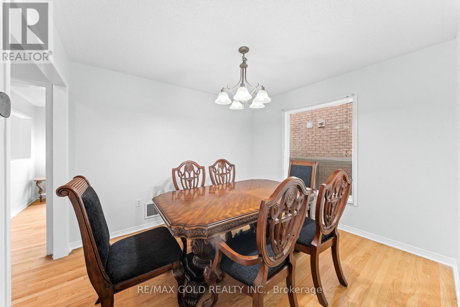 7 Frostbite Lane, Brampton, Ontario  L6R 3L6 - Photo 6 - W13886494