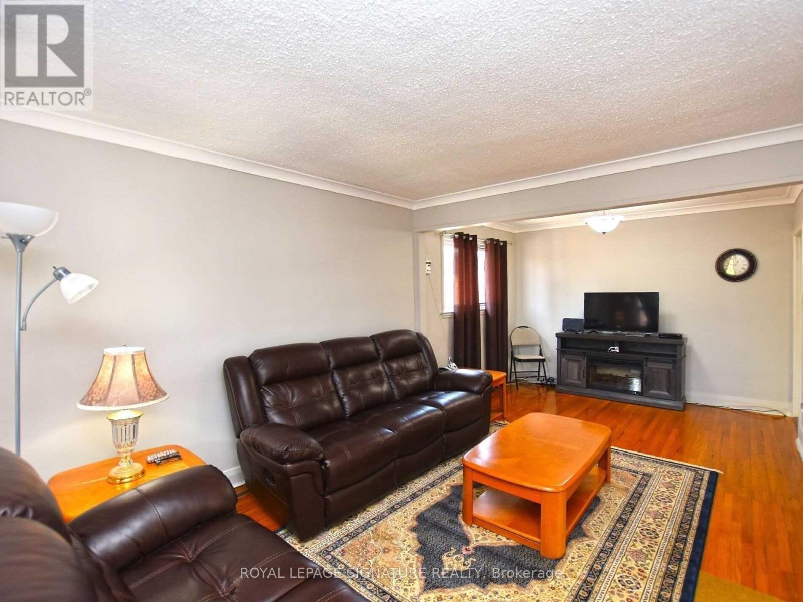 103 Richardson Avenue, Toronto, Ontario  M6M 3S2 - Photo 12 - W13886512