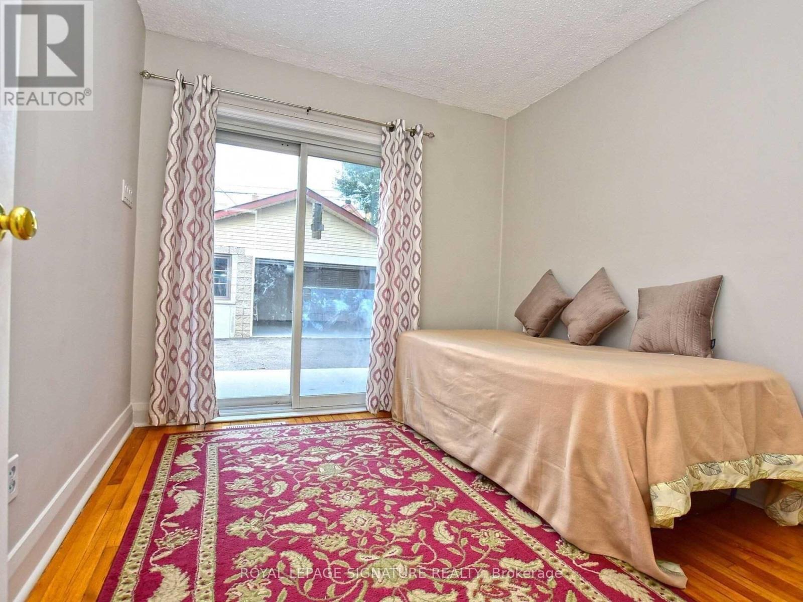 103 Richardson Avenue, Toronto, Ontario  M6M 3S2 - Photo 21 - W13886512