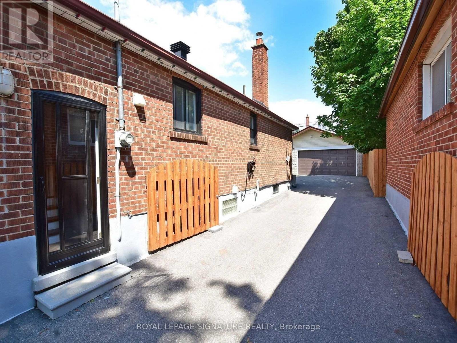 103 Richardson Avenue, Toronto, Ontario  M6M 3S2 - Photo 22 - W13886512