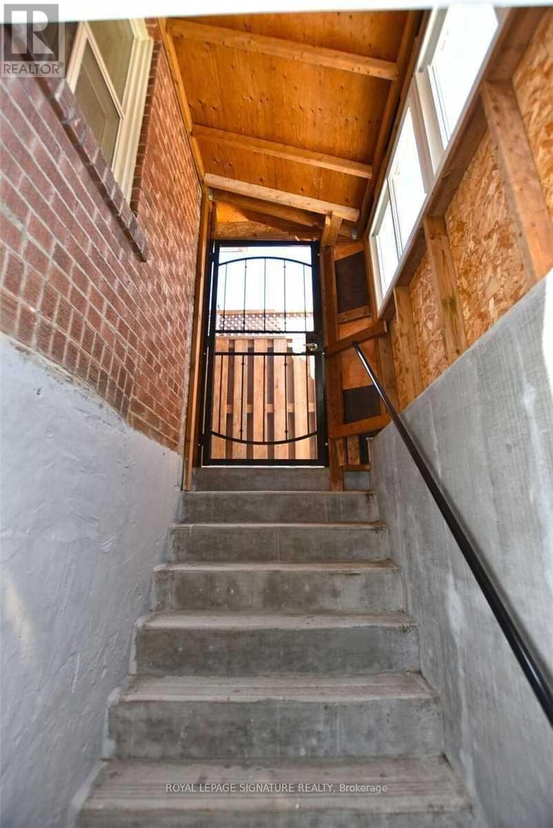 103 Richardson Avenue, Toronto, Ontario  M6M 3S2 - Photo 23 - W13886512