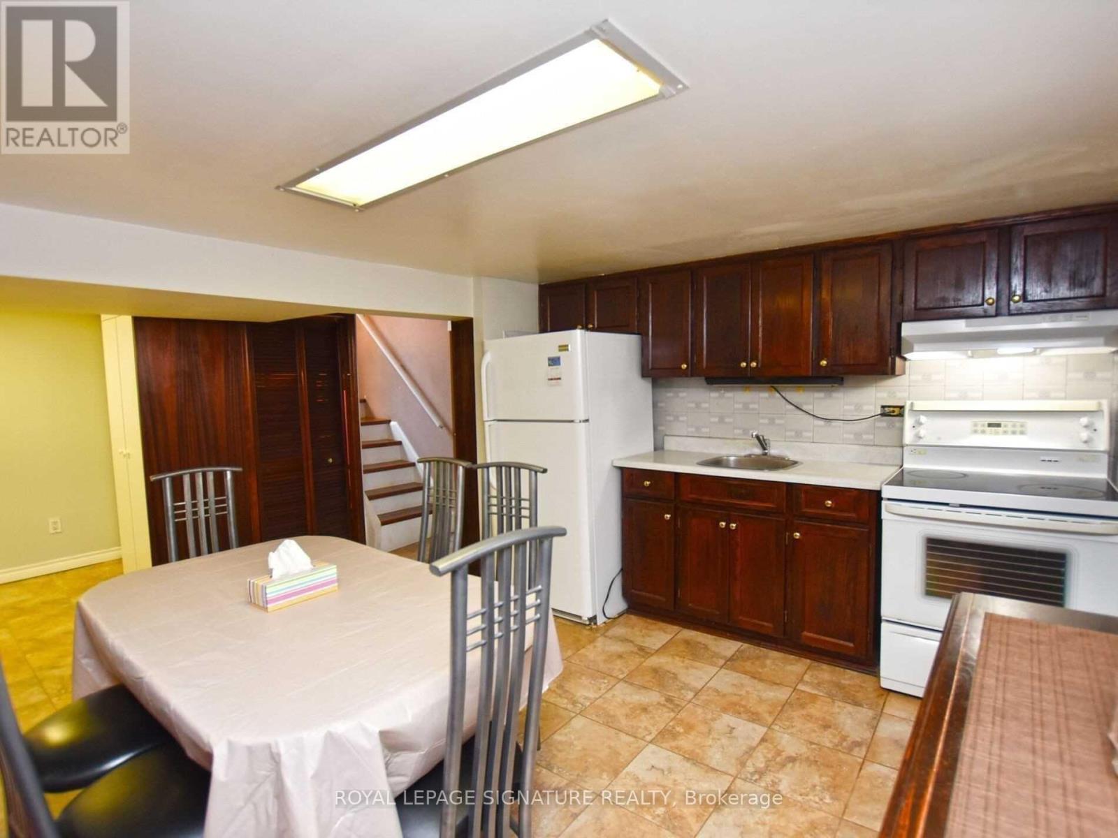 103 Richardson Avenue, Toronto, Ontario  M6M 3S2 - Photo 27 - W13886512
