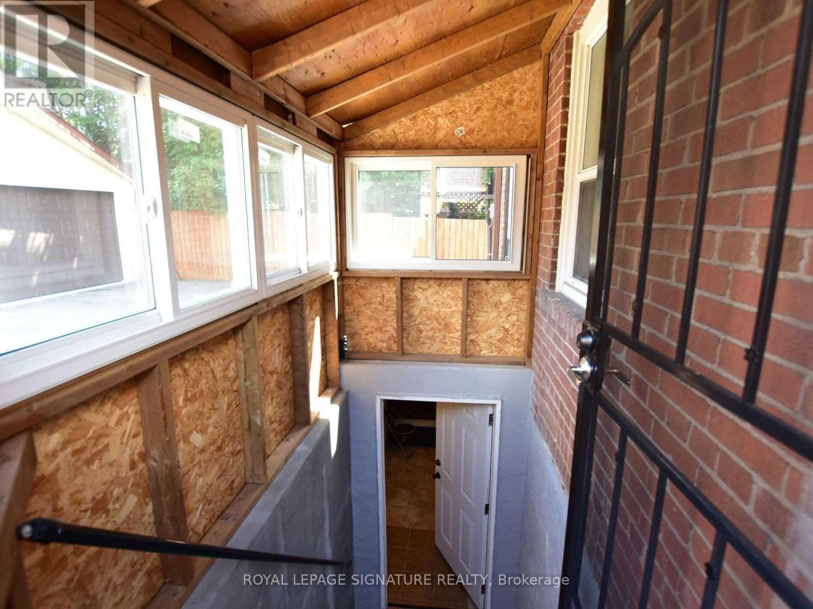 103 Richardson Avenue, Toronto, Ontario  M6M 3S2 - Photo 36 - W13886512