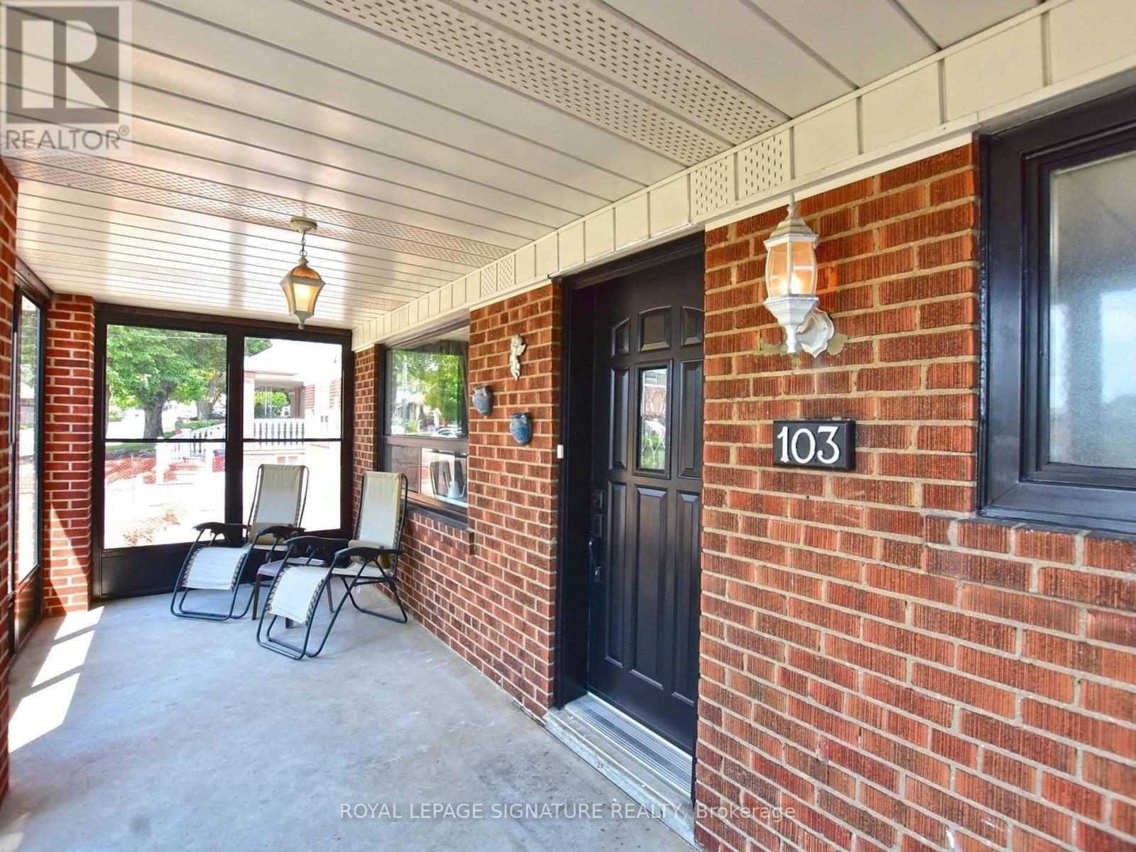 103 Richardson Avenue, Toronto, Ontario  M6M 3S2 - Photo 5 - W13886512