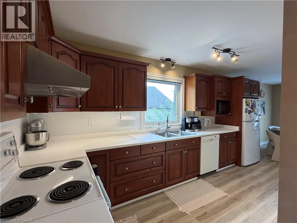 82 St. Davids Road, St. Catharines, Ontario  L2T 1P9 - Photo 4 - 40870381