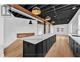 PENTHOUSE - 87 MAIN STREET, Penetanguishene, Ontario