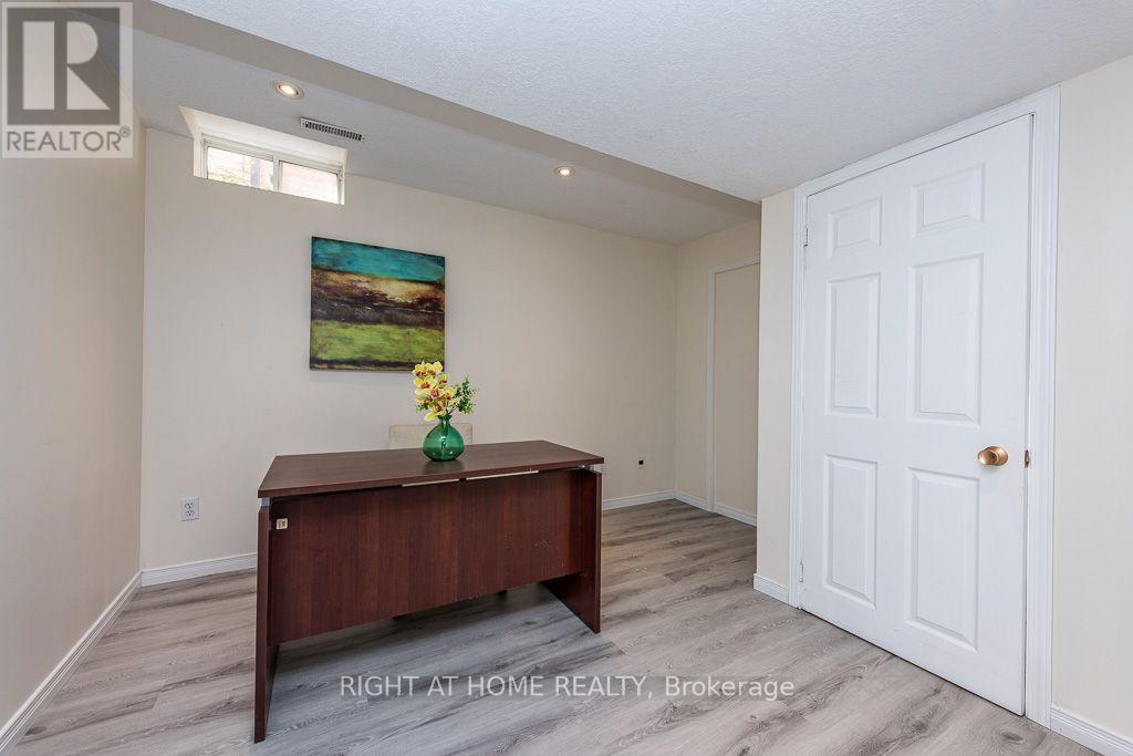 975 Mantle Crescent, Mississauga, Ontario  L5V 2G3 - Photo 38 - W13879648