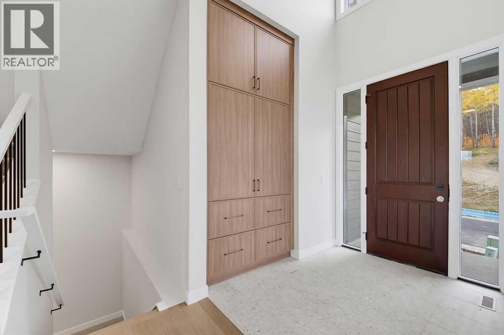 83 Crestridge Heights Sw, Calgary, Alberta  T3B 6K6 - Photo 3 - A2351550