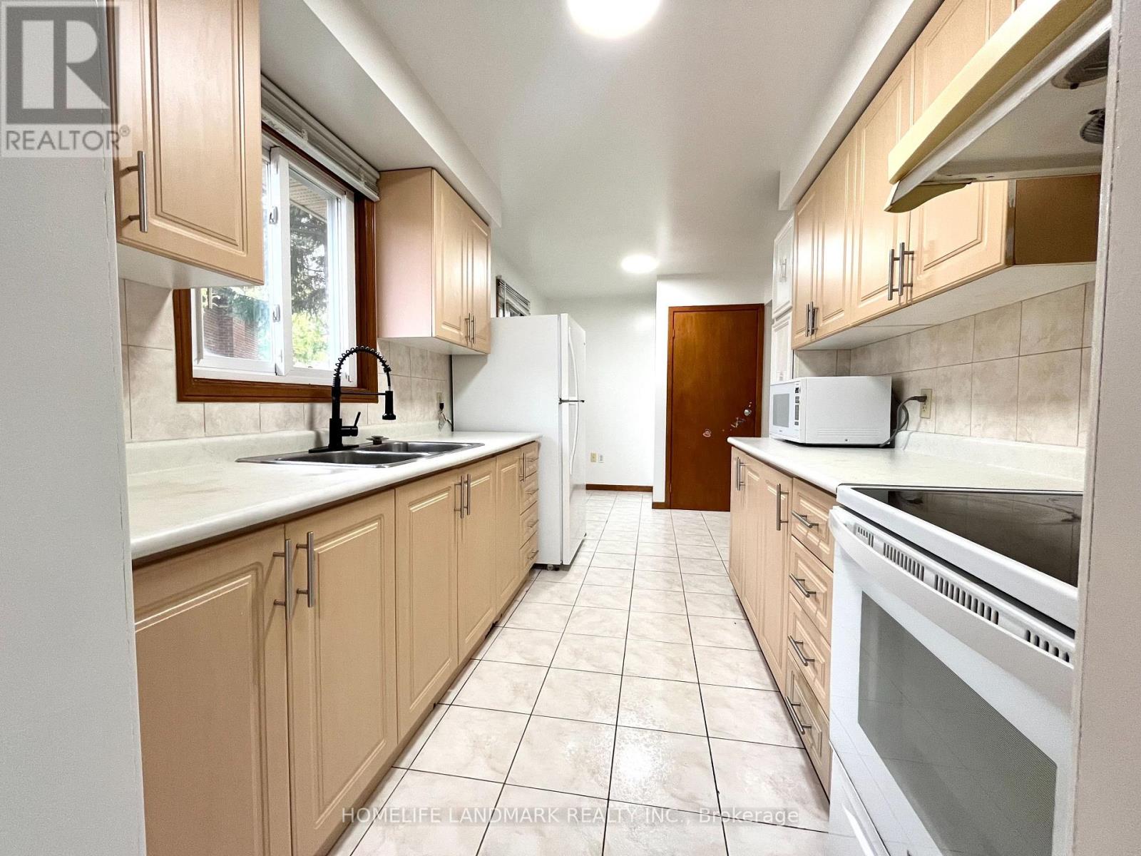 44 Lady Churchill Court, Toronto, Ontario  M1V 2J6 - Photo 6 - E13886554