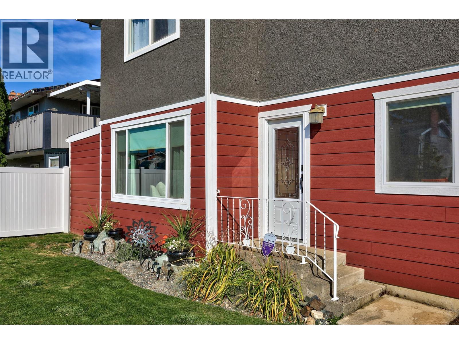 732 Ivy Avenue, Kamloops, British Columbia  V2B 3X1 - Photo 4 - 10402882