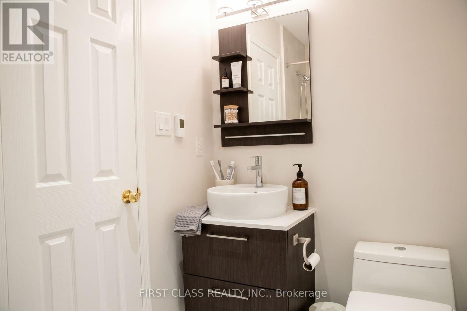 7224 Deanlee Court, Mississauga, Ontario  L5N 8R5 - Photo 13 - W13886544
