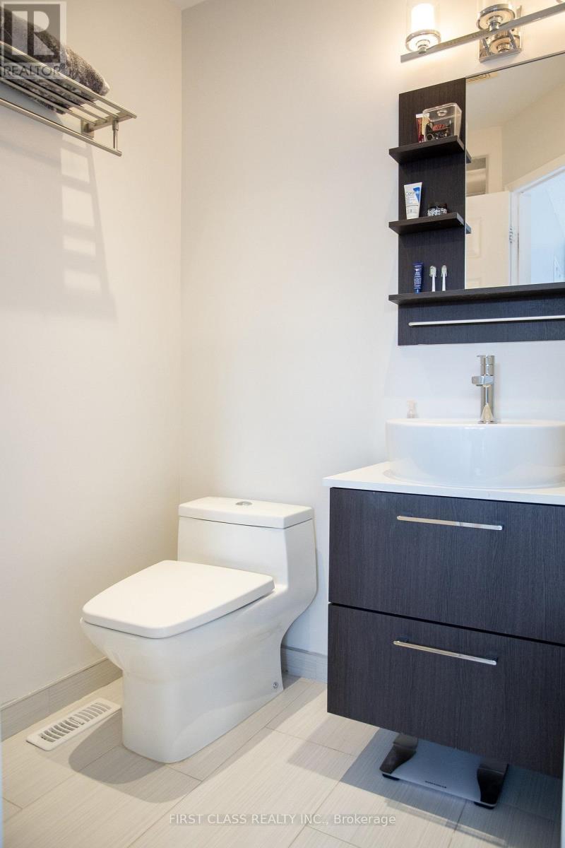 7224 Deanlee Court, Mississauga, Ontario  L5N 8R5 - Photo 6 - W13886544