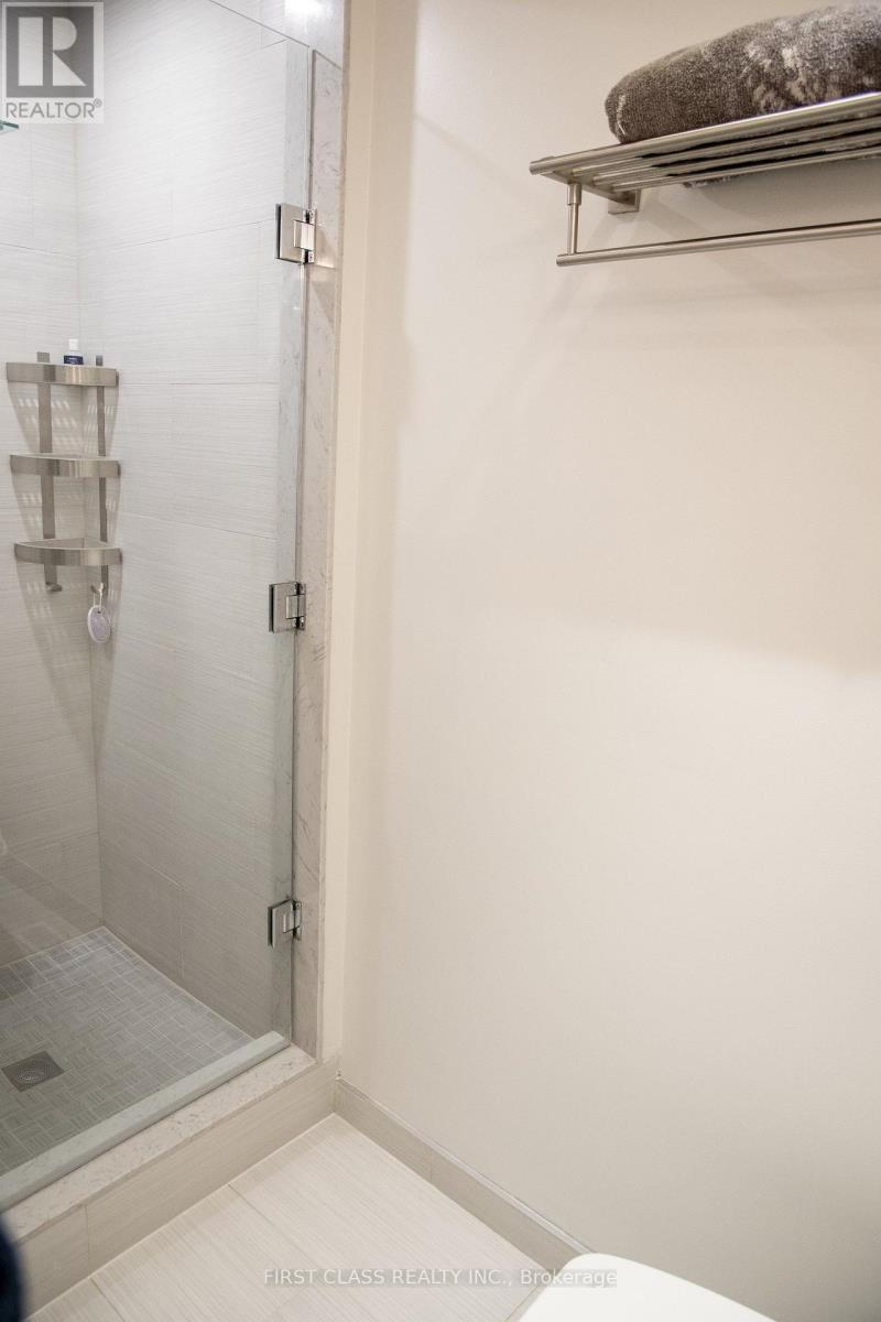 7224 Deanlee Court, Mississauga, Ontario  L5N 8R5 - Photo 7 - W13886544