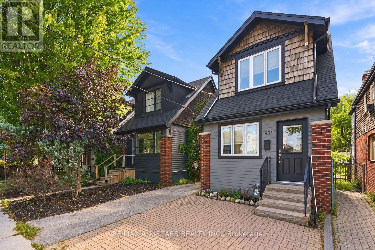 435 Mortimer Avenue, Toronto, Ontario  M4J 2G1 - Photo 2 - E13824052