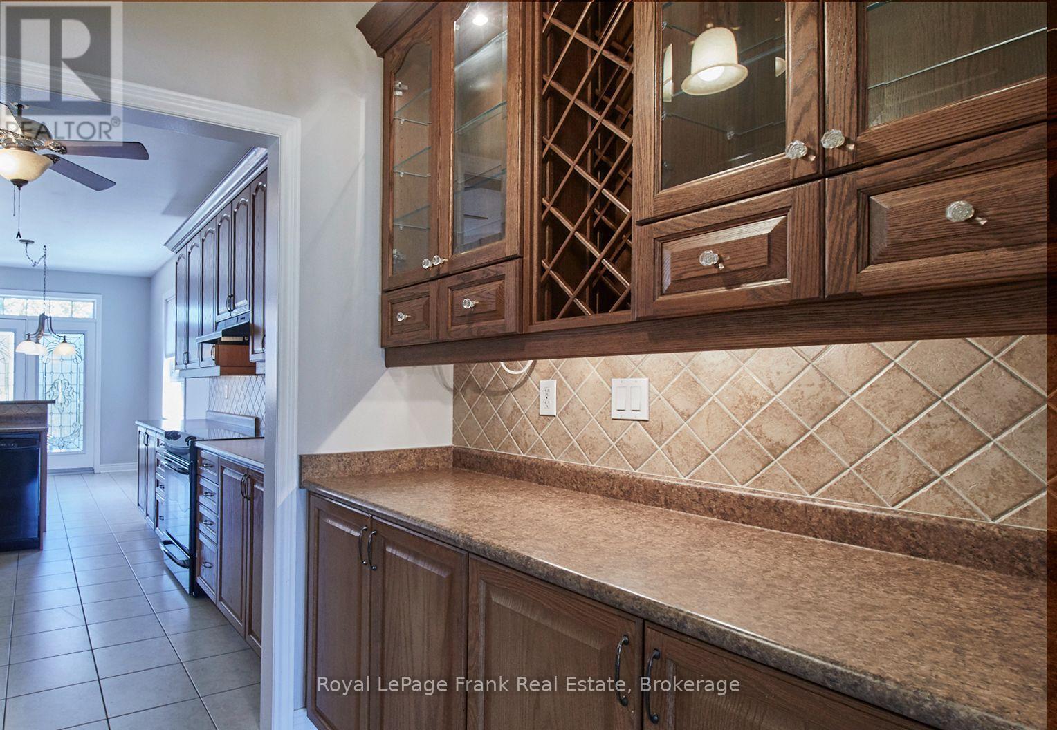 43 Helston Crescent, Whitby, Ontario  L1M 2K3 - Photo 6 - E13886572