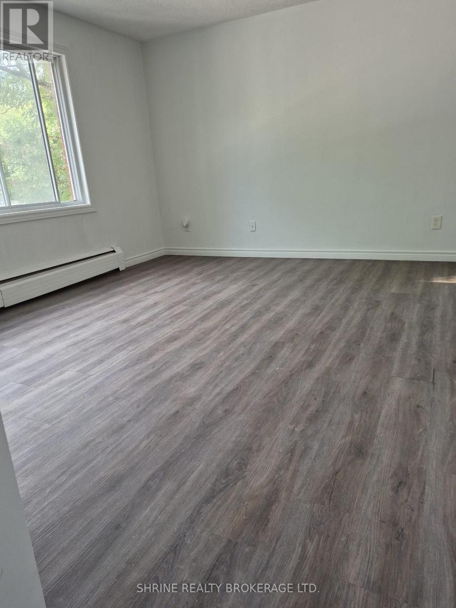 3 - 13 Sterling Street, London East, Ontario  N5Y 1Y4 - Photo 2 - X13886586