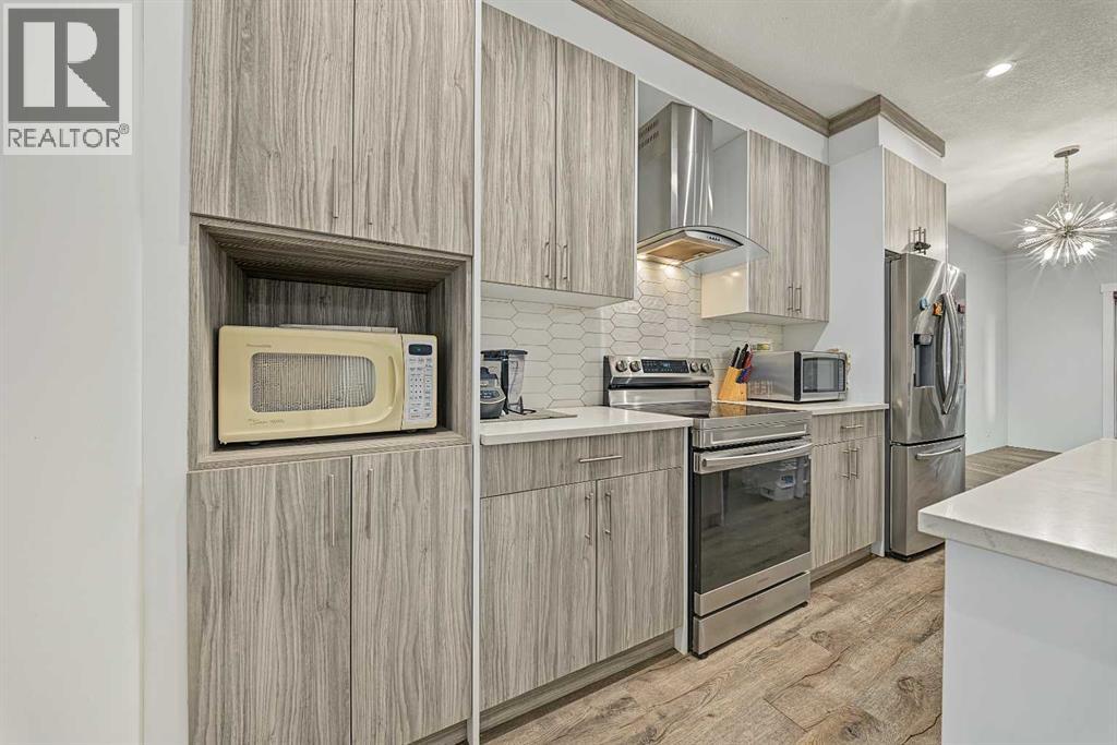 708, 95 Skyview Close NE