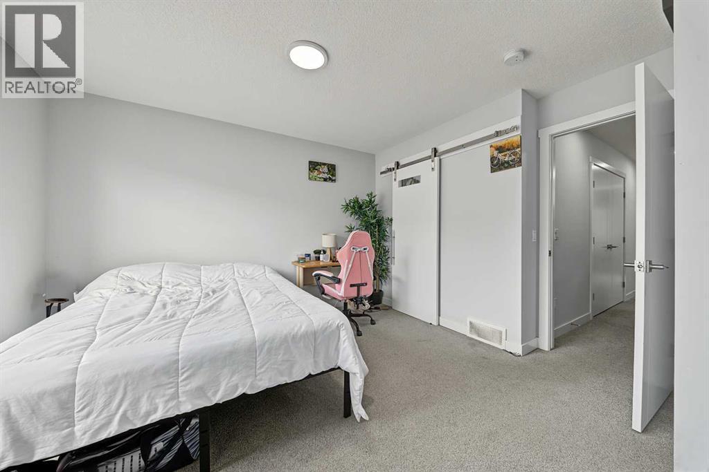 708, 95 Skyview Close NE