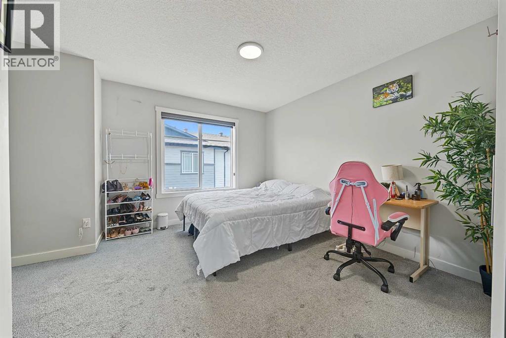 708, 95 Skyview Close NE