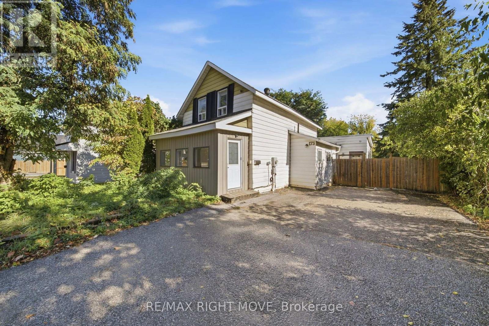 173 BARRIE ROAD, Orillia, Ontario