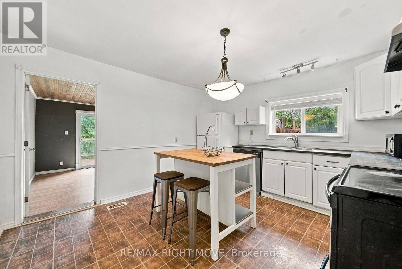 173 Barrie Road, Orillia, Ontario  L3V 2P6 - Photo 13 - S13886574