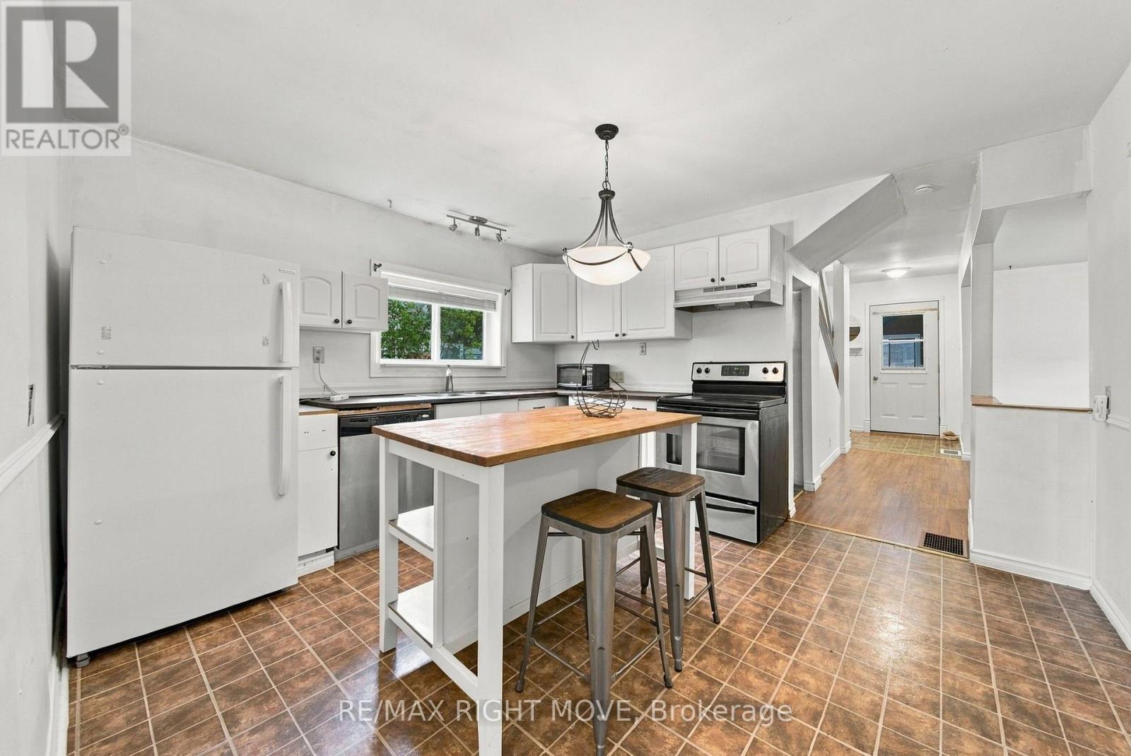 173 Barrie Road, Orillia, Ontario  L3V 2P6 - Photo 14 - S13886574