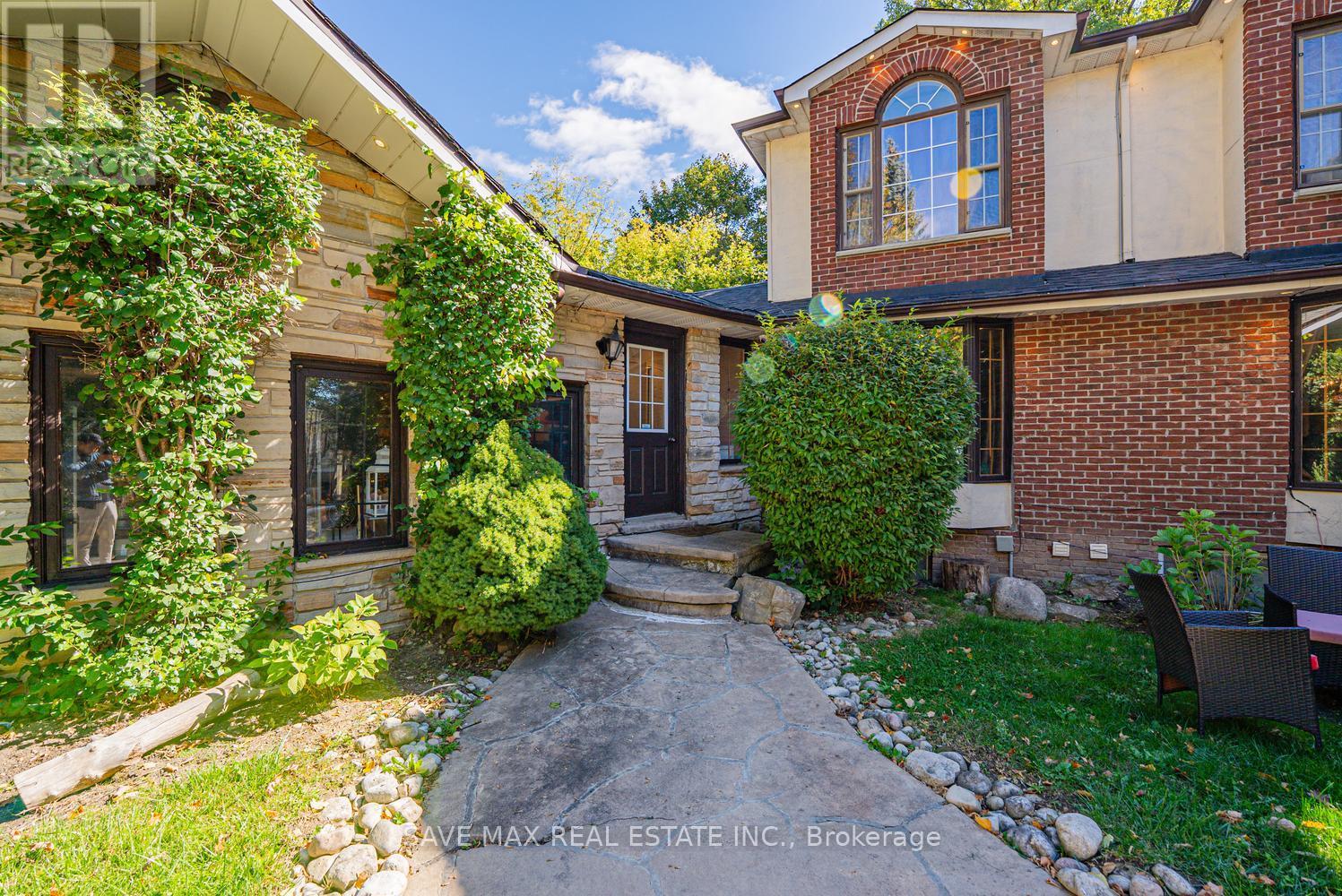 1215 Martins Boulevard, Brampton, Ontario  L6V 0A1 - Photo 4 - W13886602