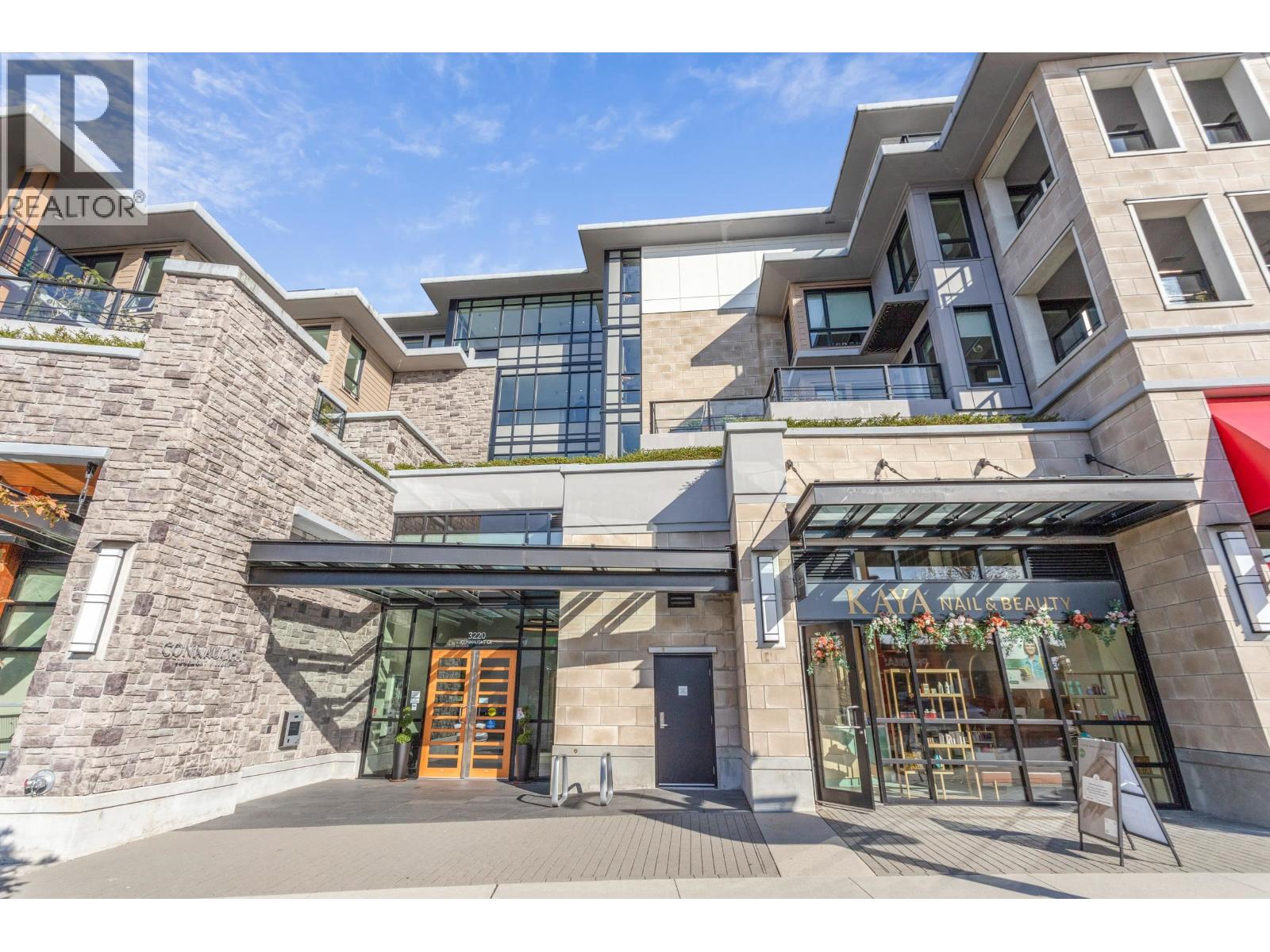206 3220 CONNAUGHT CRESCENT, north vancouver, British Columbia