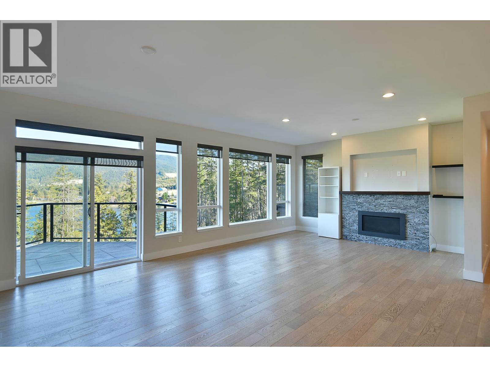 303 5780 Marine Way, Sechelt, British Columbia  V7Z 0L8 - Photo 2 - R3174455