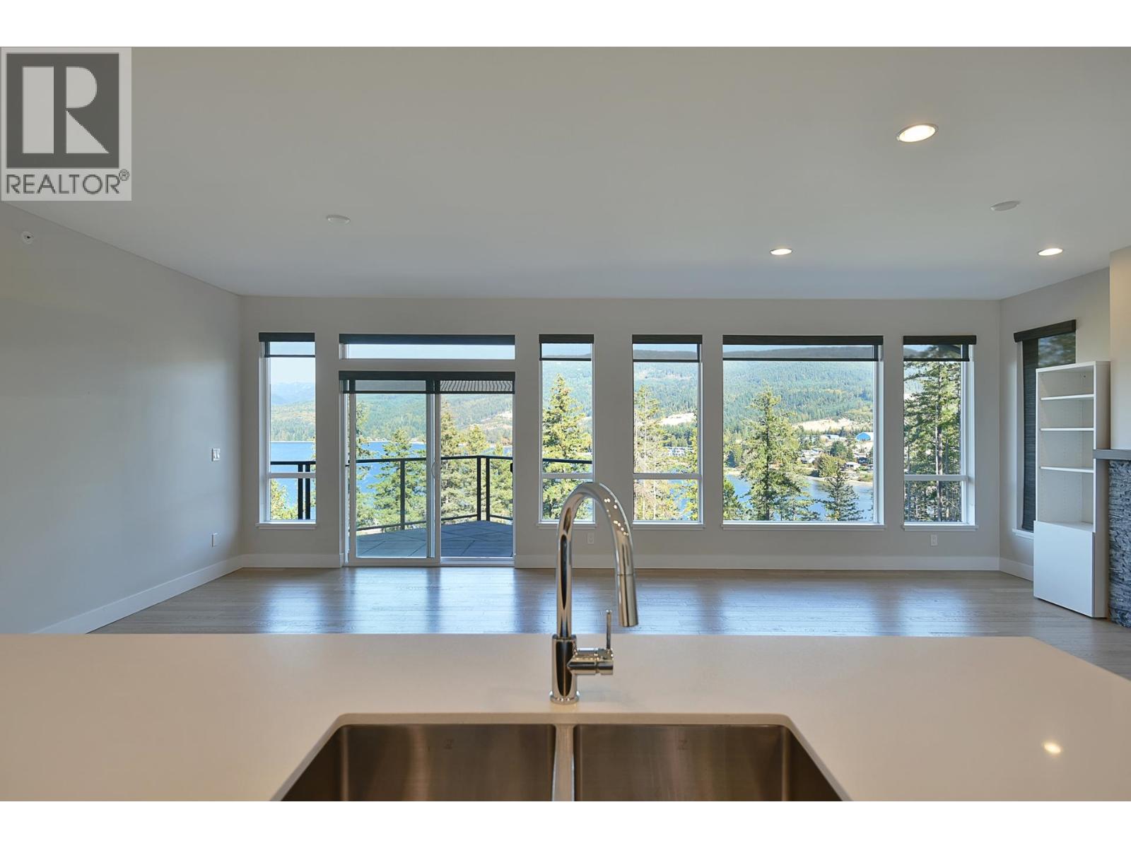 303 5780 Marine Way, Sechelt, British Columbia  V7Z 0L8 - Photo 6 - R3174455