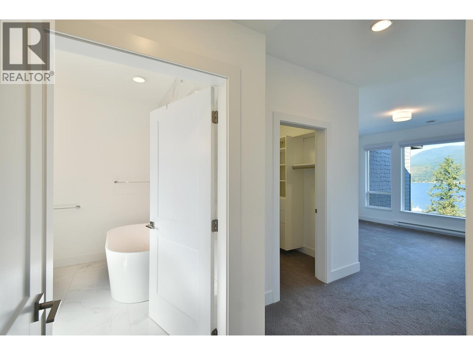 303 5780 Marine Way, Sechelt, British Columbia  V7Z 0L8 - Photo 9 - R3174455