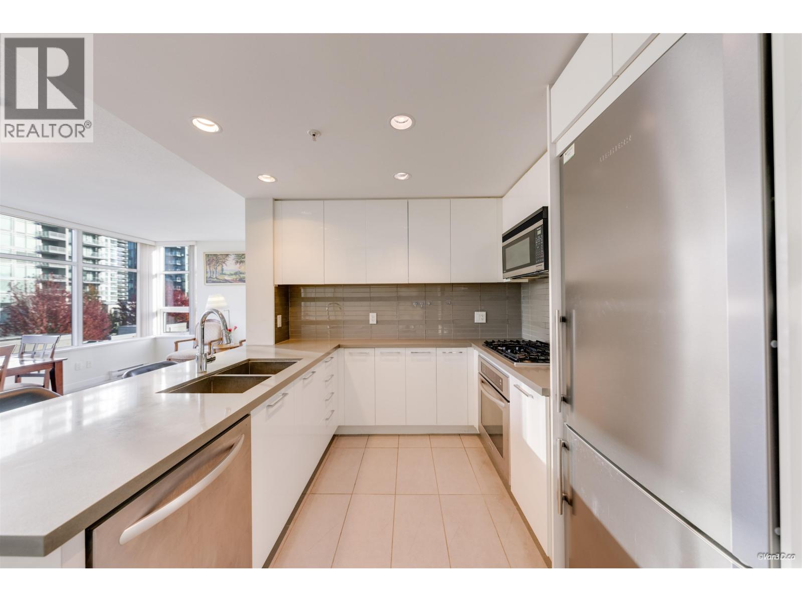 306 4880 Bennett Street, Burnaby, British Columbia  V5H 0C1 - Photo 5 - R3174456
