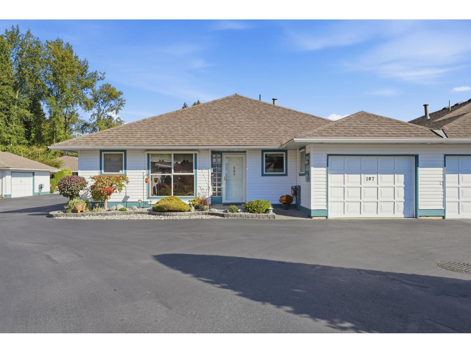 107 10172 141 Street, Surrey, British Columbia  V3T 4P6 - Photo 3 - R3173514