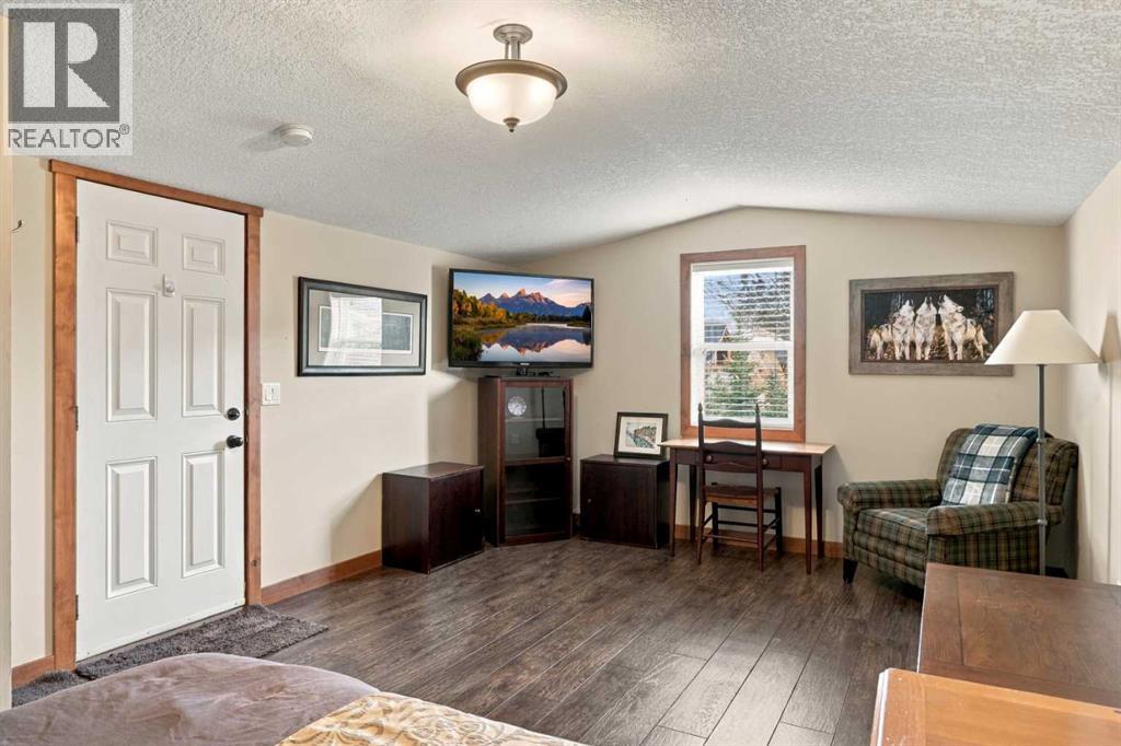 210 Cottageclub Crescent, Rural Rocky View County, Alberta  T4C 1B1 - Photo 23 - A2351102