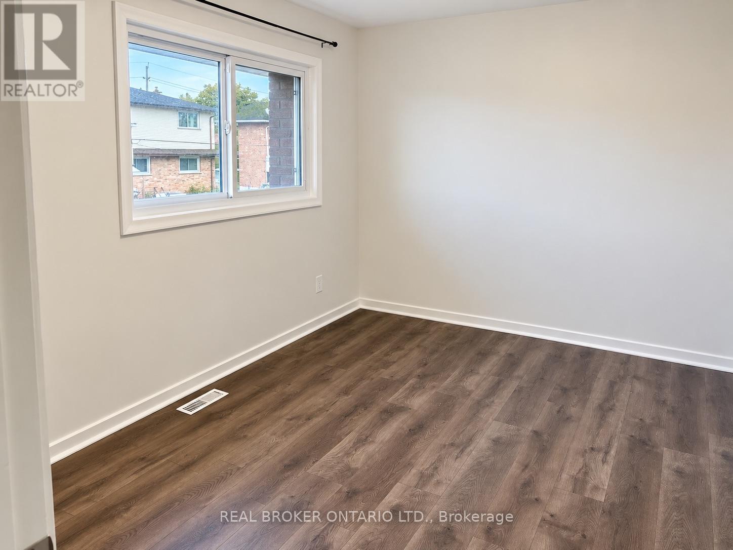 49 Thompson Avenue, Thorold, Ontario  L2V 2N2 - Photo 11 - X13886658