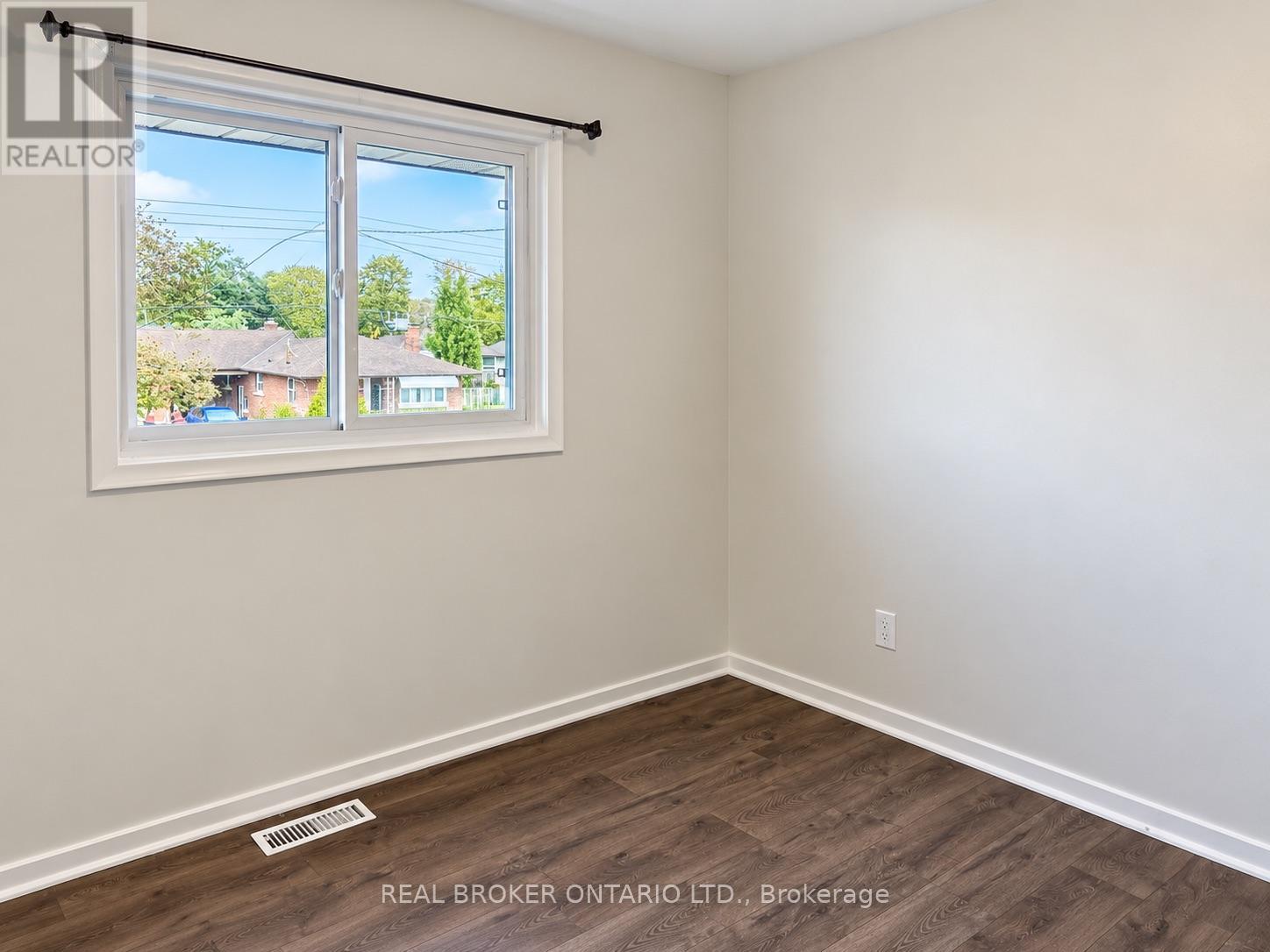 49 Thompson Avenue, Thorold, Ontario  L2V 2N2 - Photo 14 - X13886658