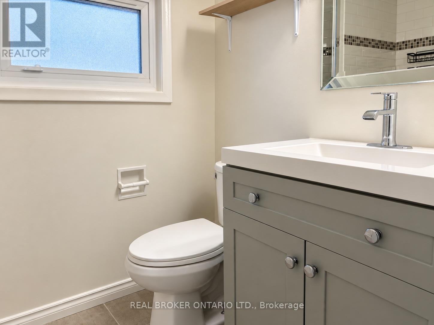 49 Thompson Avenue, Thorold, Ontario  L2V 2N2 - Photo 8 - X13886658