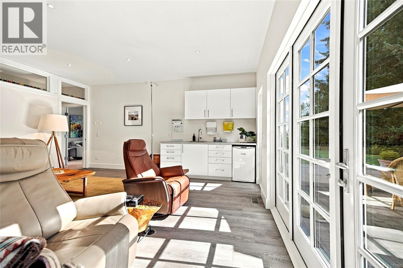 377 Seymour Hts