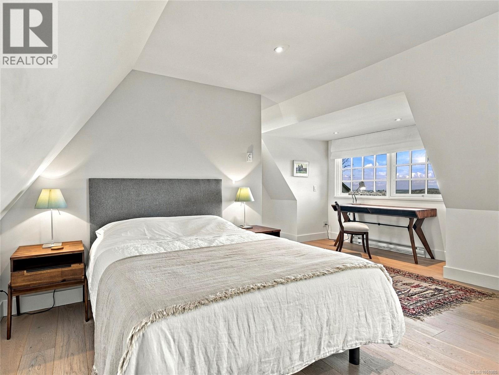 377 Seymour Hts
