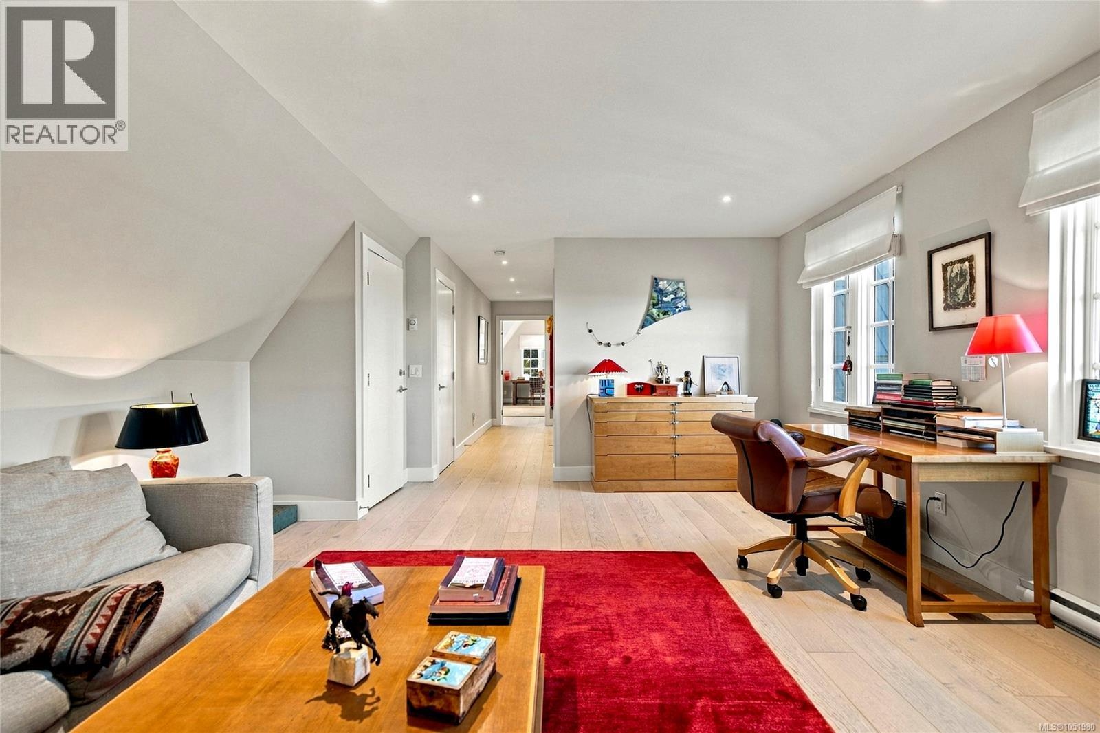 377 Seymour Hts