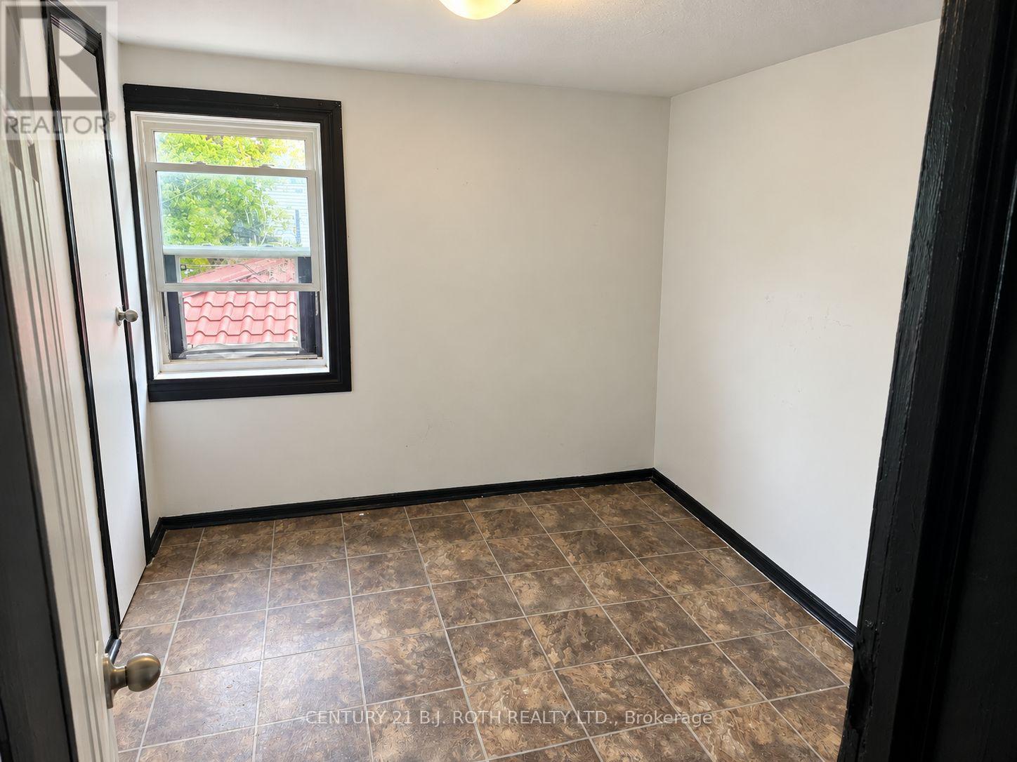 371 East St Orillia Street, Orillia, Ontario  L3V 4C6 - Photo 11 - S13886636