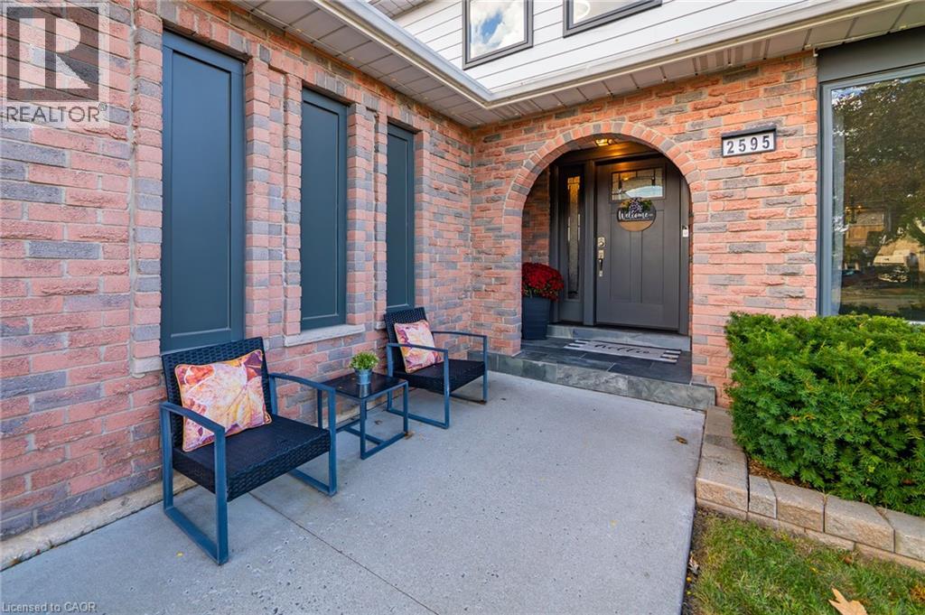 2595 Cavendish Drive, Burlington, Ontario  L7P 4A9 - Photo 3 - 40870628