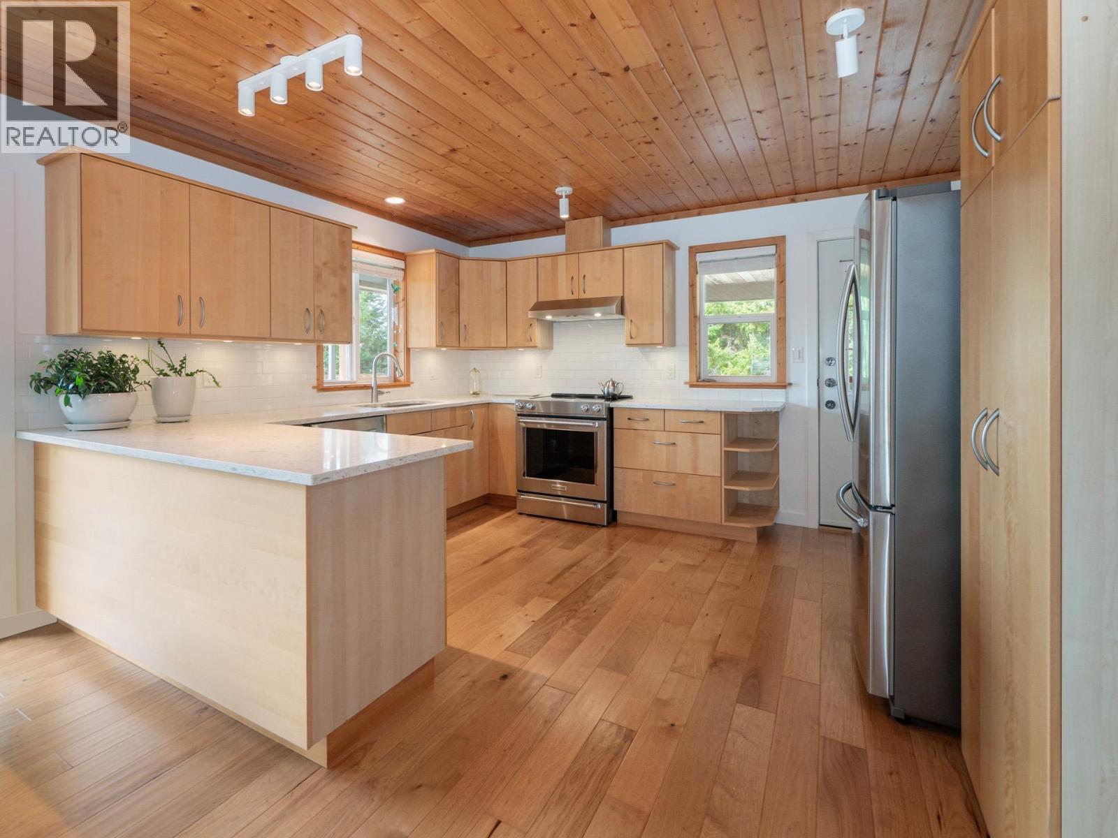 5301 Stamford Place, Sechelt, British Columbia  V7Z 0C2 - Photo 8 - R3172160